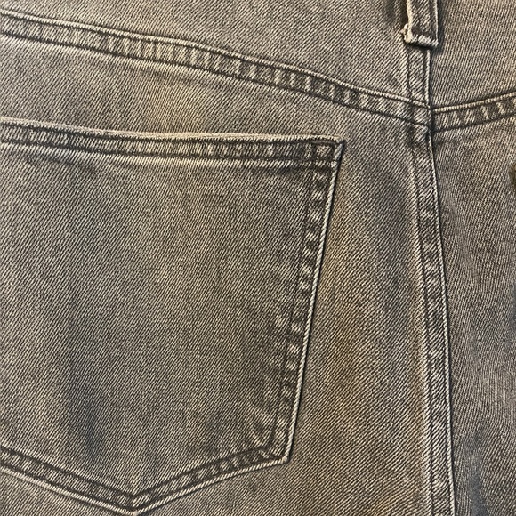 Madewell perfect vintage gray jeans with a single distress on the right leg - Picture 5 of 8